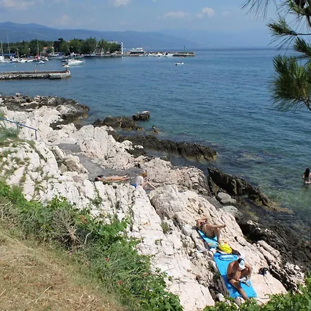 Guest house And With Parking Space - 25978 Novi Vinodolski
