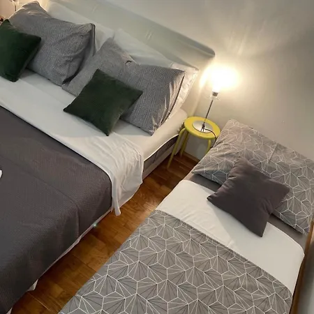 Guest house And With Parking Space - 25978