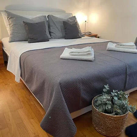 Guest house And With Parking Space - 25978 Novi Vinodolski